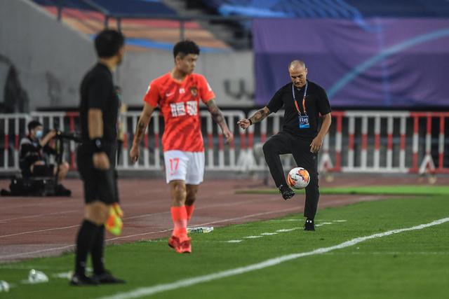 泄露希罗私信球迷：互怼了几个月 他打得差我骂他 他打得好他骂我